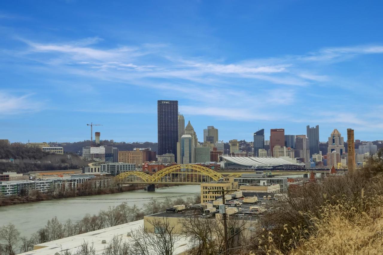 Urban Oasis Retreat With Luxury Design, Hot Tub, Fire Pit, Breathtaking Downtown & River Views Villa Pittsburgh Exterior photo